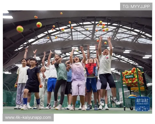 非洲杯球迷专列穿越国境，红河队客场逆转引爆千里远征热潮