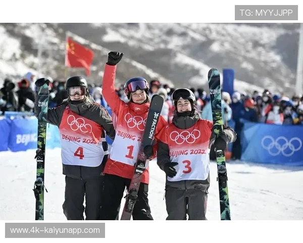 雪盟自由式滑雪U型场地技巧赛：中国队包揽女子前三名