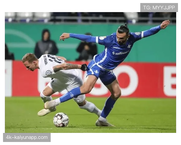 赛前发布会：里尔主帅强调对阵巴黎需保持攻守平衡，避免盲目上抢